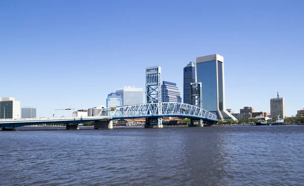 Şehir merkezinde Florida Jacksonville için önde gelen tarihi köprü — Stok fotoğraf
