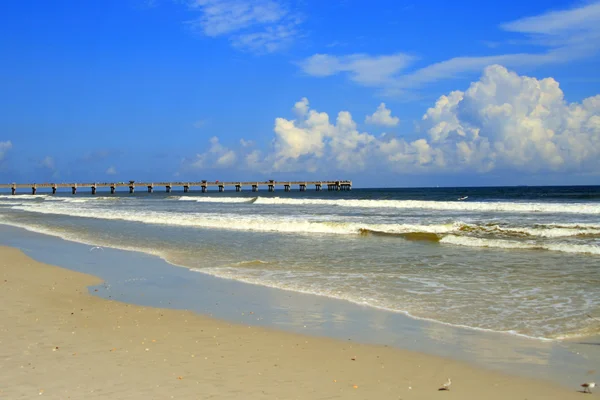 Jacksonville Florida beach molo podél pobřeží Atlantiku — Stock fotografie