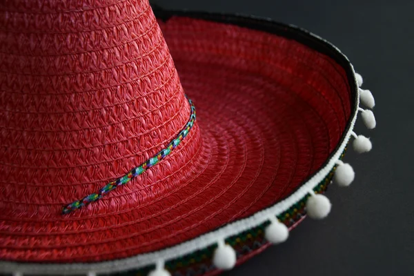 Mexické sombrero červené na černém pozadí — Stock fotografie