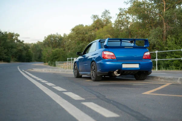 The travel by car, vehicle parked, stopped on the highway — Stock Photo, Image