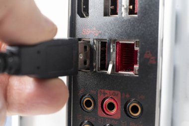 usb 3.0 veri bağlantısının makro görünümü, tel bağlantı donanımı eklenir