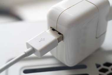 usb 3.0 veri bağlantısının makro görünümü, tel bağlantı donanımı eklenir