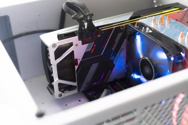 Bilgisayara eklenen video grafik kartını kapat