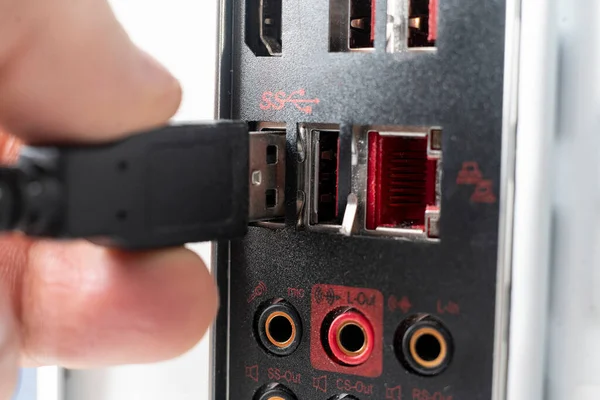 Una vista macro de la conexión de datos USB 3.0, insertando el equipo de puerto de alambre — Foto de Stock