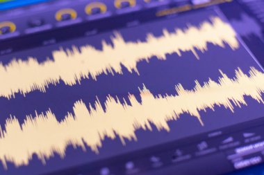 Ses dalgası grafik hacmine sahip bilgisayar monitörünün makro görüntüsü