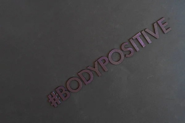 Ένα σώμα θετική λέξη hashtag, αποκόμματα γράμματα, αφηρημένη εικόνα μοντέρνα έννοια — Φωτογραφία Αρχείου