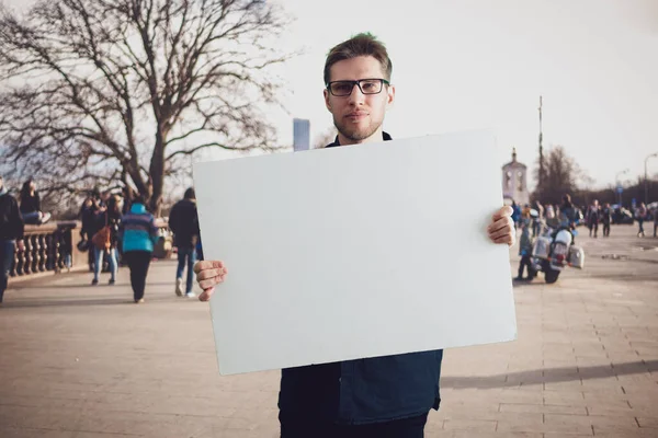 A person activist holding a cardboard copy space, template mockup for text — 스톡 사진