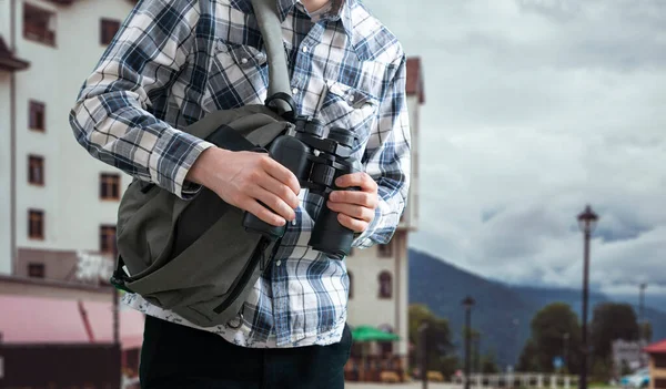 A person taking the binoculars from bag and adjusting it — Stock Photo, Image