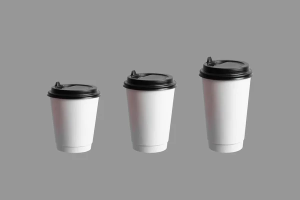 Egy változatos colletcion, egy sor kávé papír csésze különböző méretű elszigetelt — Stock Fotó