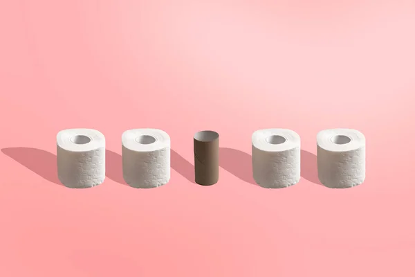 Een creatief idee met toiletpapier op pastel trendy achtergrond — Stockfoto
