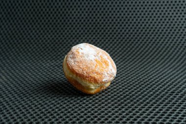 Basit, soyut, tatlı, izole, minimalist bir yemek sanatı.