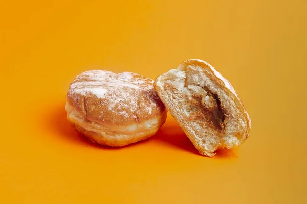 Een eenvoudige abstracte snoep donut geïsoleerde, minimalistische food art — Stockfoto