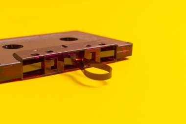 Yakın plan analog siyah ses kaydı, retro stereo kaset.