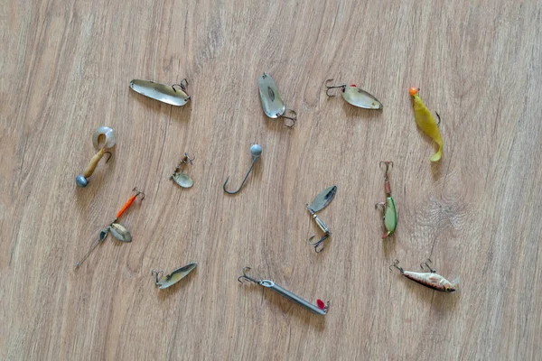 Плоская укладка рыболовных принадлежностей, снастей и инструментов — стоковое фото