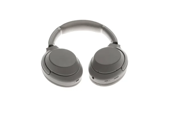 A new modern gray wireless headphones, audio studio device isolated — Stock Photo, Image