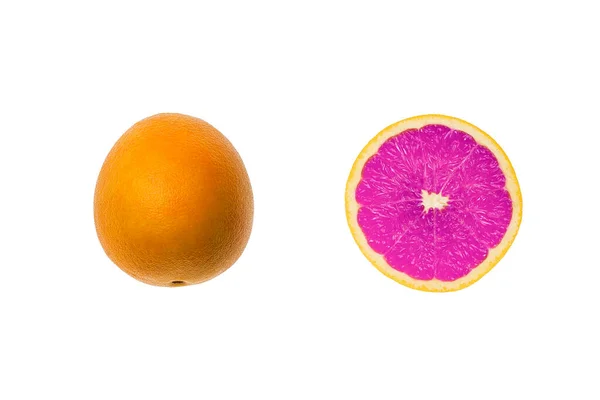 Ένα απλό πορφυρό πορτοκάλι εσπεριδοειδών απομονωμένο σε λευκό φόντο, δημιουργική μοναδική ιδέα — Φωτογραφία Αρχείου