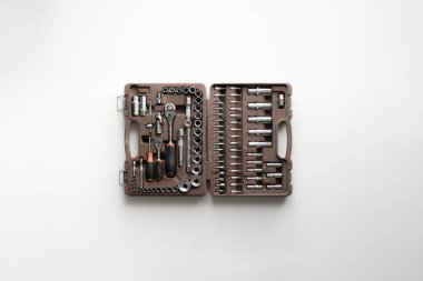 bir kırmızı kutu enstrüman araçları, otomobil için tamir kiti