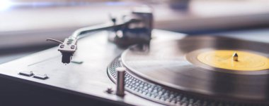 a macro close up record player needle playing the vinyl disc, old fashioned retro music player clipart