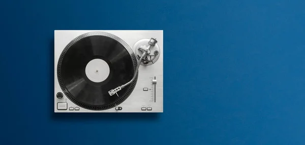 A top view of a classic record player flat lay, simple minimalism concept wit copy space — Foto de Stock