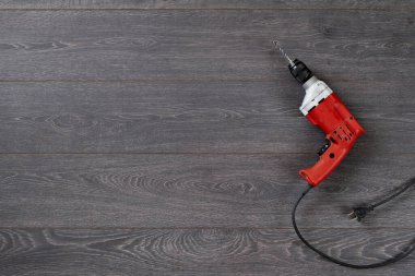 Basit tek bir kırmızı matkap çalışma aracının yukarıdan görünümü, düzlüğü kopyala