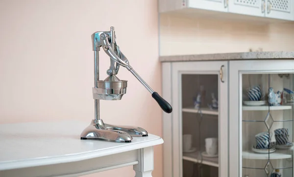 Steel pusher juicer press on the shelf at home in the kitchen — Stock Photo, Image