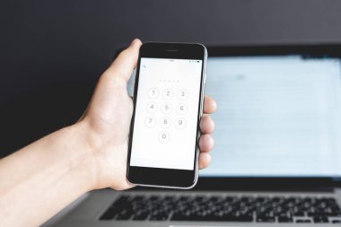 Kişi B aygıtına güvenlik kodu girsin