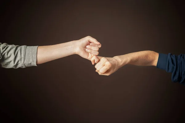 Two men hold their little fingers and make peace d s — Stock Photo, Image