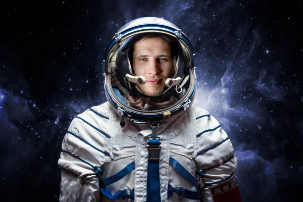 Lähikuva nuoren astronautin suorittamasta avaruustehtävästä b. Elementit tämän kuvan kalustettu nasa — kuvapankkivalokuva