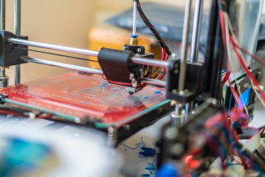 Fütürist 3D yazıcının fotoğrafını kapat. mikro ve nano elektronik B