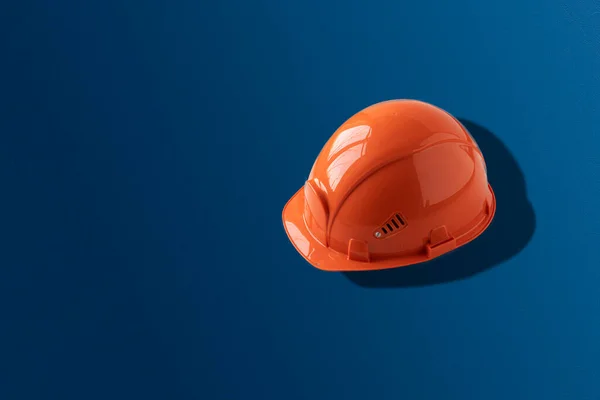 A le casque de tête orange simple, concept minimaliste abstrait du travail de sécurité Images De Stock Libres De Droits