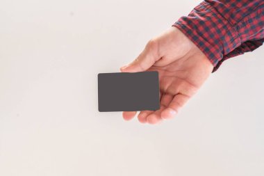 Elle tutulan bir ziyaret kartı kopyalama alanı oluşturur.