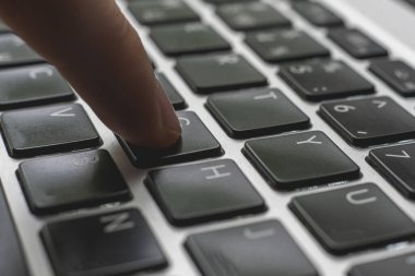 Tinker 'ın makro görüntüsünü kapat Bilgisayar klavyesindeki düğmeye bas