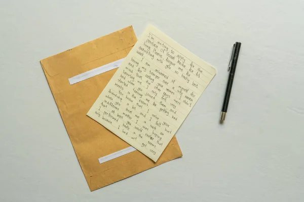 Top view of the envelope with the letter sheet on the table — 스톡 사진