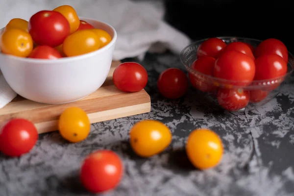 Cherry tomatoes and yellow plum tomatoes on a grunge table, tomato diet ,vegetarian menus — Stock Photo, Image