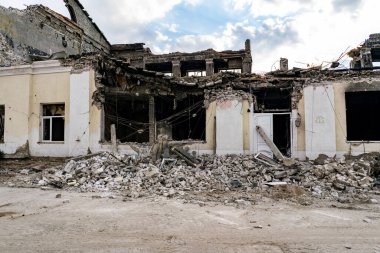 B savaşından sonra Suriye 'deki sivil evi bombaladı.