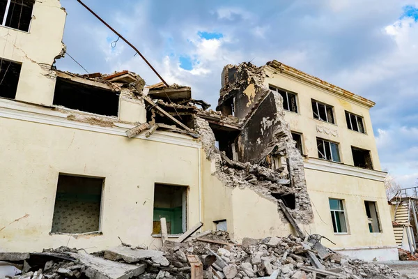 Pommitettu siviilien talo Syyriassa sodan jälkeen b kuvapankkikuva