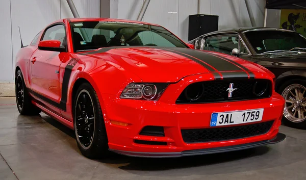 Vermelho ford Mustang — Fotografia de Stock