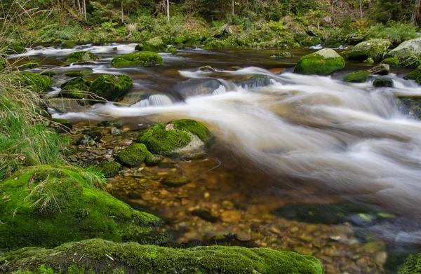 Cascada de río de montaña — Foto de Stock