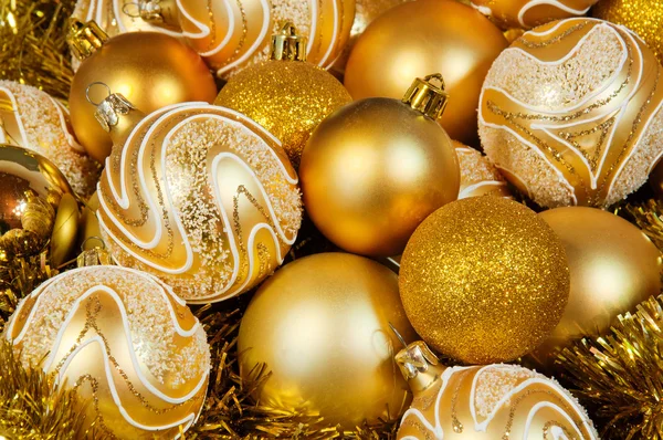 Goldene Weihnachtskugeln Stockbild