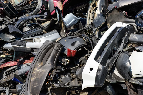 Despejo de destroços de carros — Fotografia de Stock