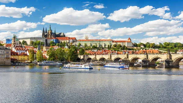 Praga - vista sobre o rio — Fotografia de Stock