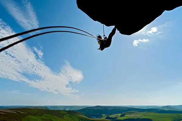 Female Rock Climber Rock — Stock Photo, Image