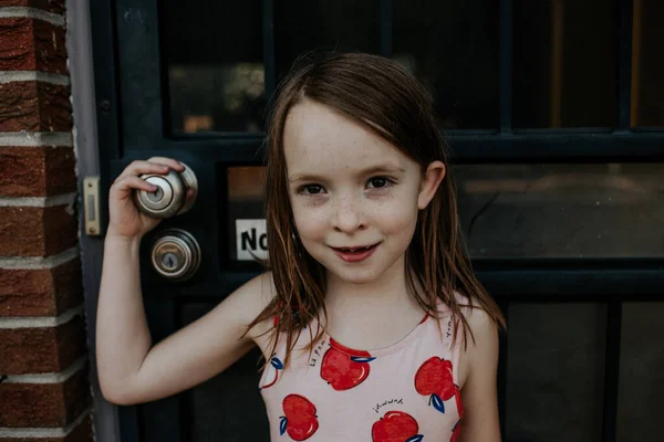 Primer Plano Niña Feliz Que Falta Diente Delantero — Foto de Stock