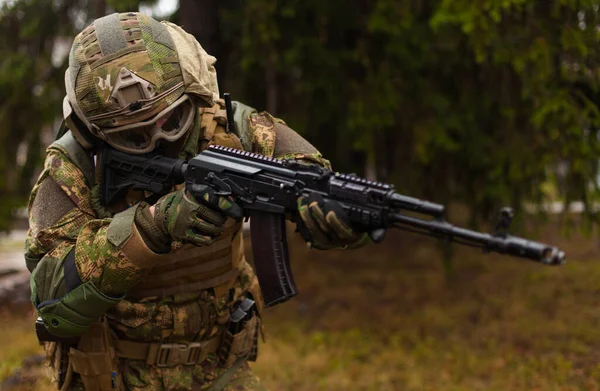 Воин Украины Современная Техника Пушкой — стоковое фото