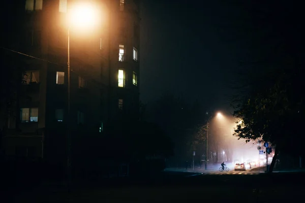 Mistige Stad Straat Nachts Tijdens Herfst — Stockfoto