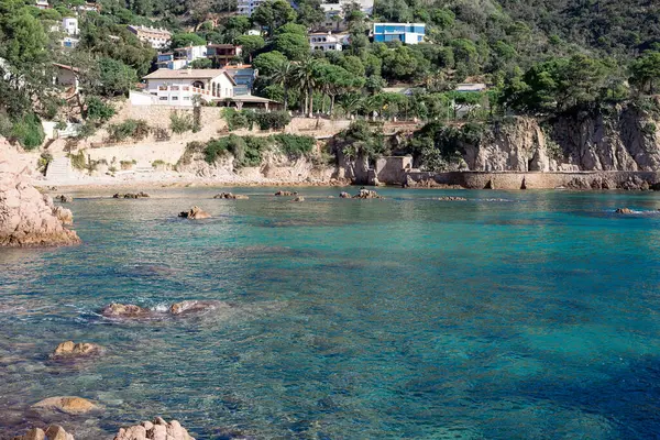 Scenic Falu Tiszta Kék Víz Szép Öbölben Costa Brava Spanyolország — Stock Fotó