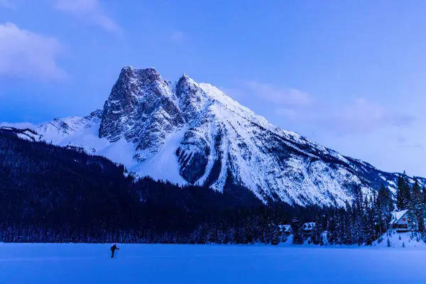 Krajobraz Górski Góry Pokryte Śniegiem Tle Przyrody — Zdjęcie stockowe