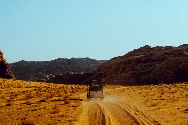 Bedouin Truck Takes Tourists Desert Wadi Rum Jordan — Stock Photo, Image