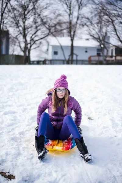 Winter Auf Dem Schlitten Schnee Sitzen — Stockfoto
