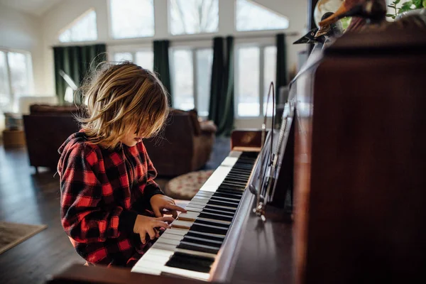 Little Boy Messy Hair Playing Piano — Stock Photo, Image